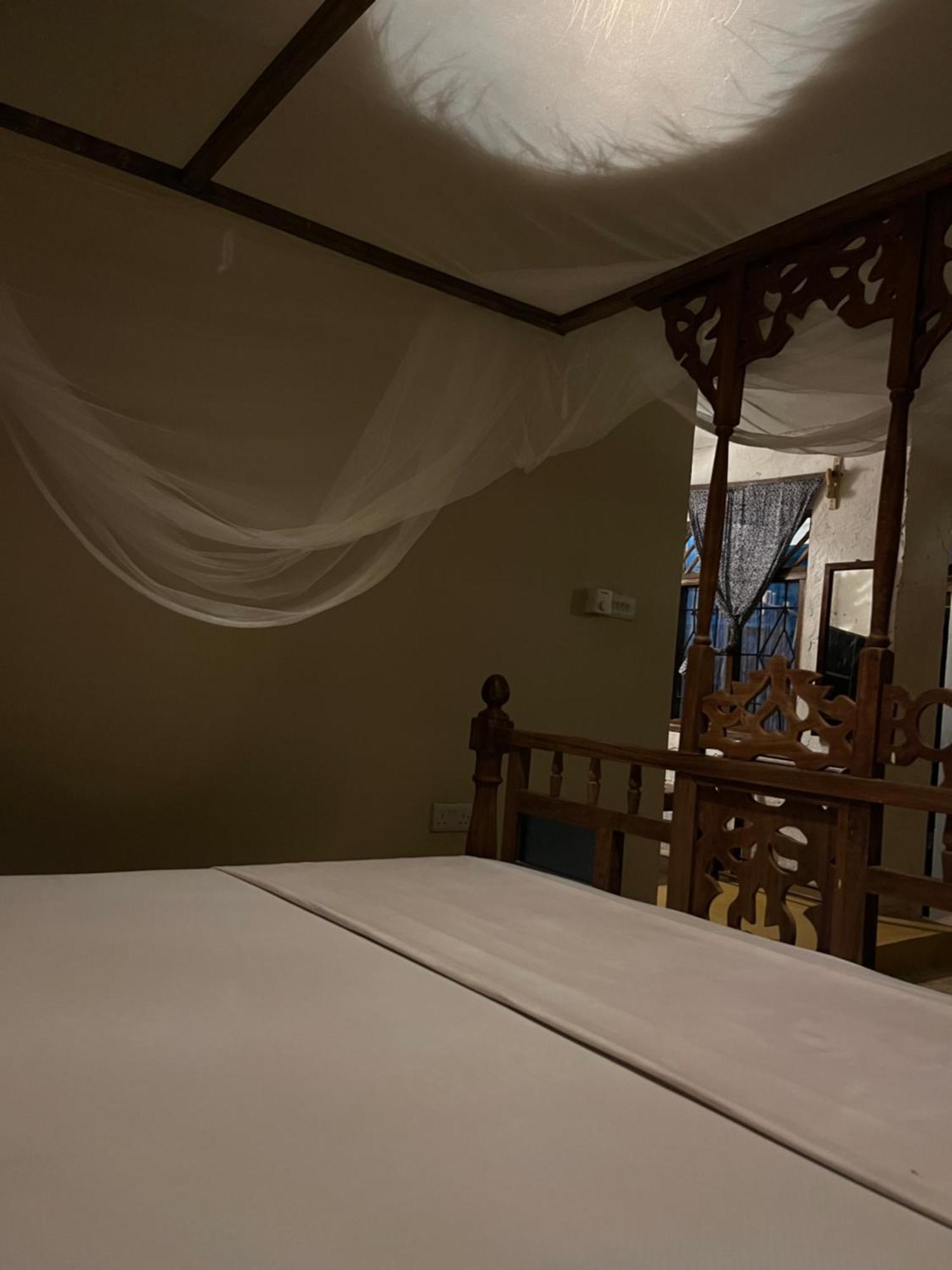 Sazani Lodge