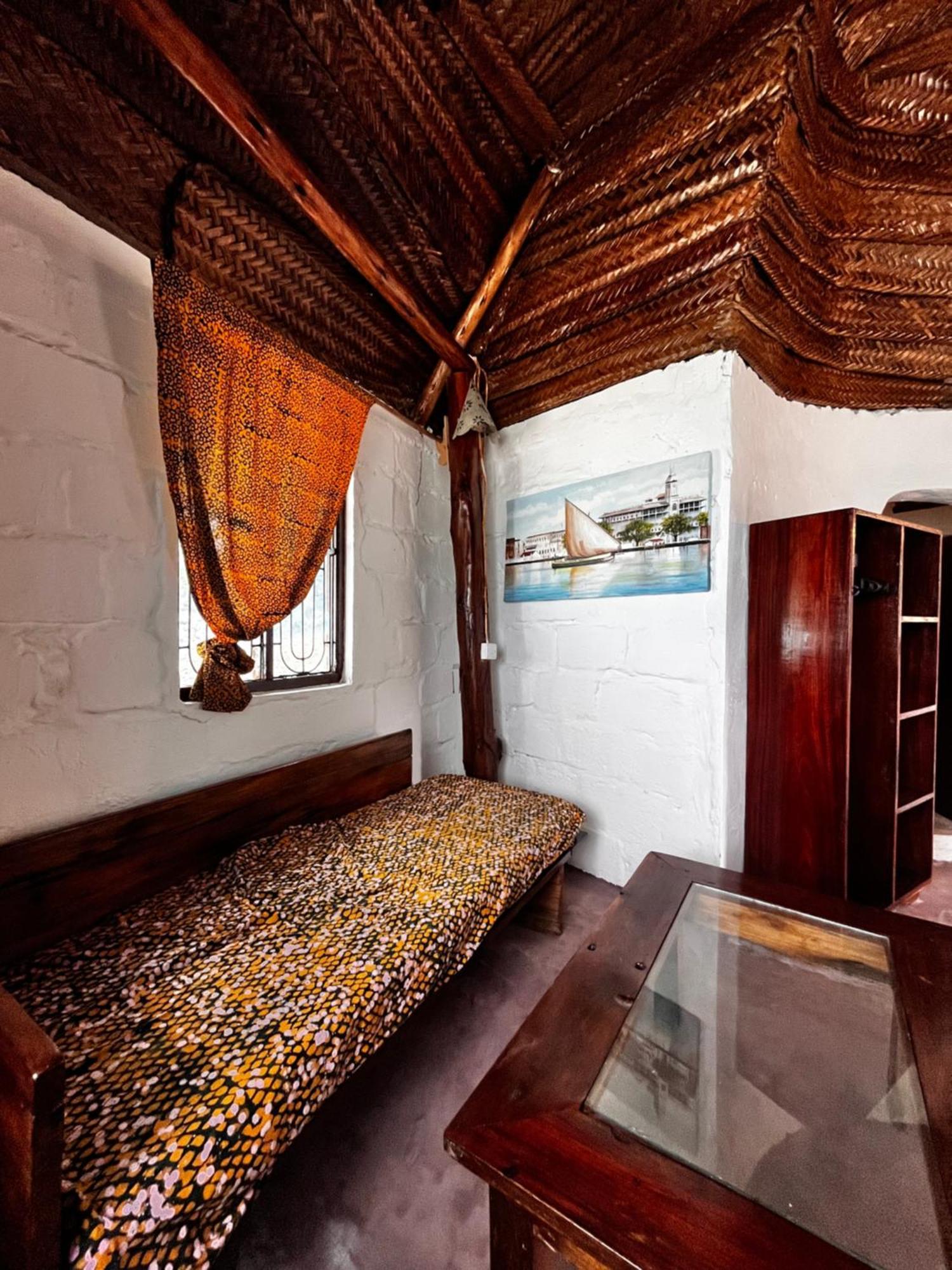 Sazani Lodge