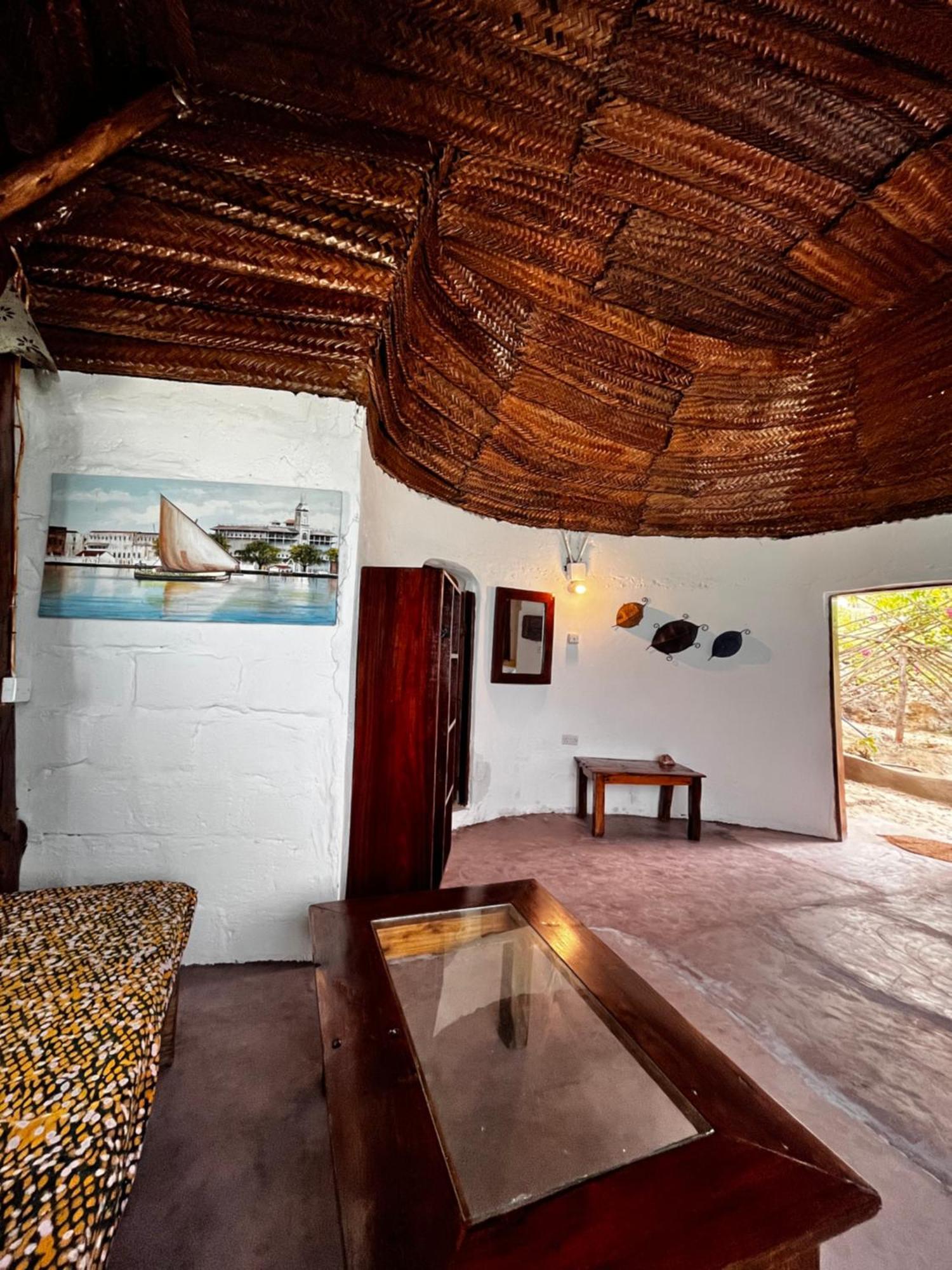 Sazani Lodge *