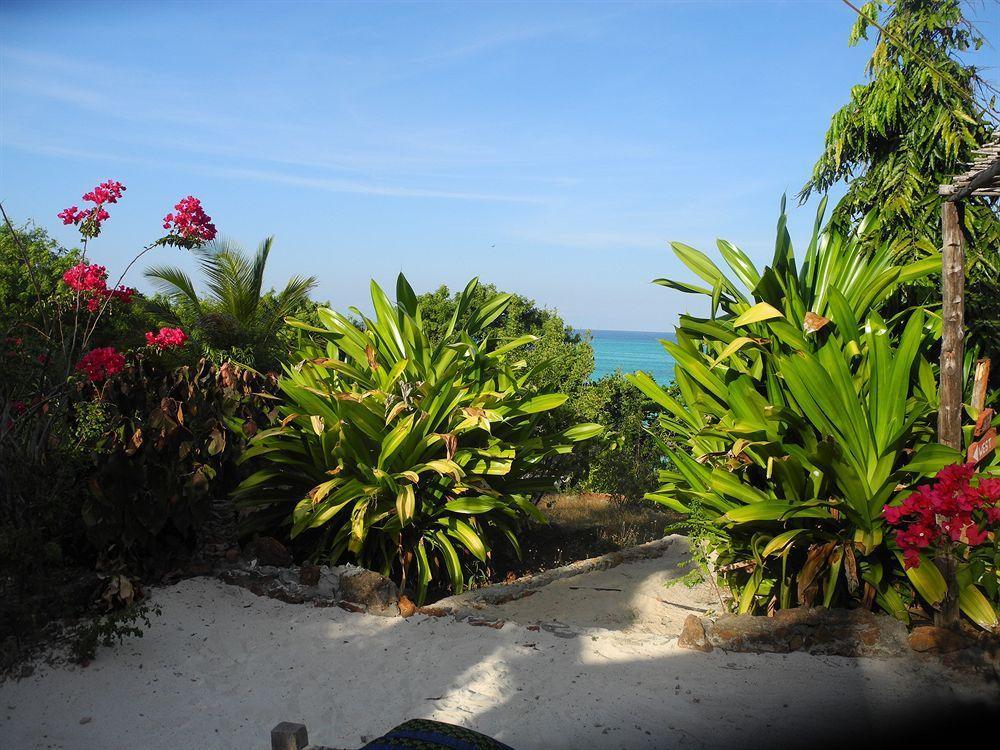 Sazani Lodge *